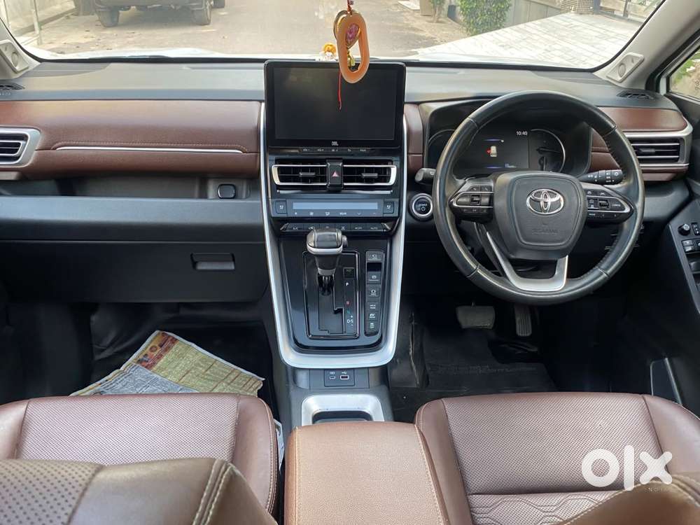Toyota Innova Hycross 2.0 Zx (o) Hybrid 7 Str, 2024