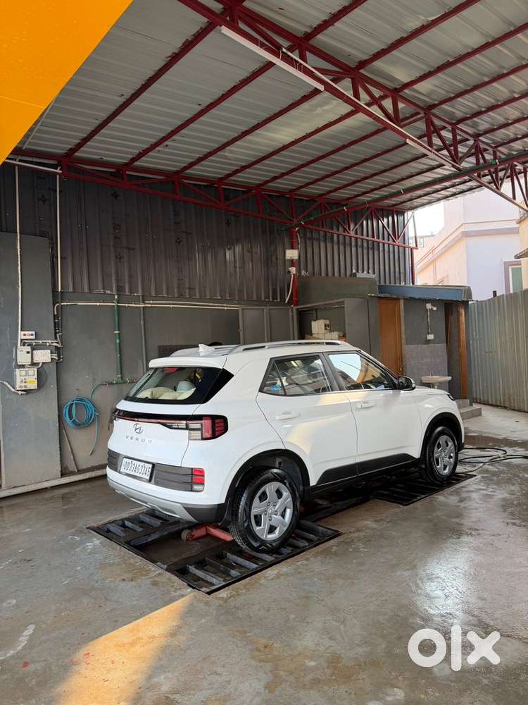 2022 Hyundai Venue Petrol Manual 26000 Km Car
