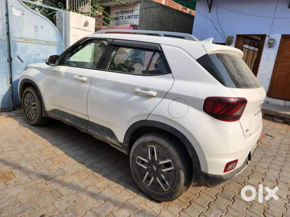Hyundai Venue 2022 Petrol Well Maintained