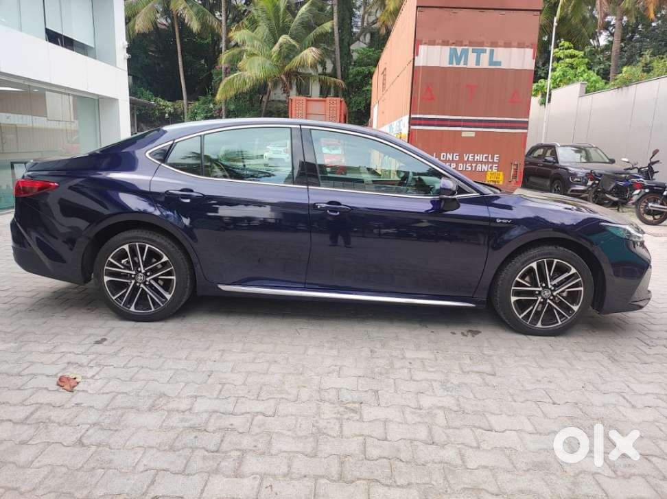 Toyota Camry Hybrid, 2025