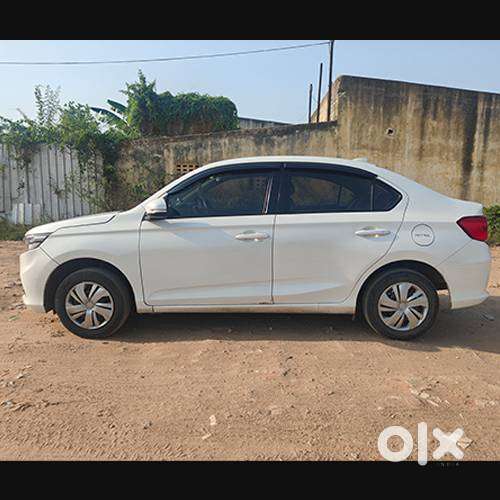 Honda Amaze Petrol Automatic,good Condition,less Km,single Owner