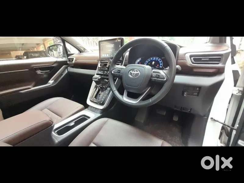 Toyota Innova Hycross 2.0 Zx Hybrid 7 Str, 2024, Petrol