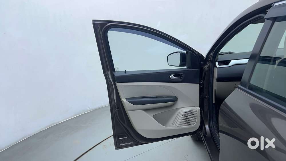 Renault Triber Rxz Easy-r Amt, 2024, Petrol