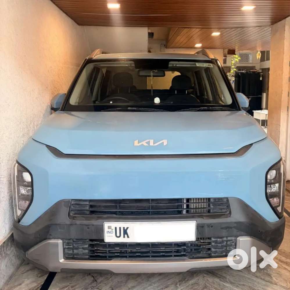 Kia Syros 2025 Next To Showroom