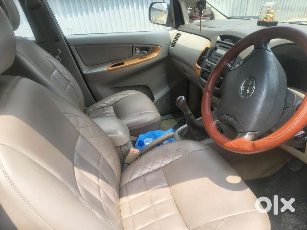 Toyota Innova 2004-2011 2.5 V Diesel 8-seater, 2010, Diesel