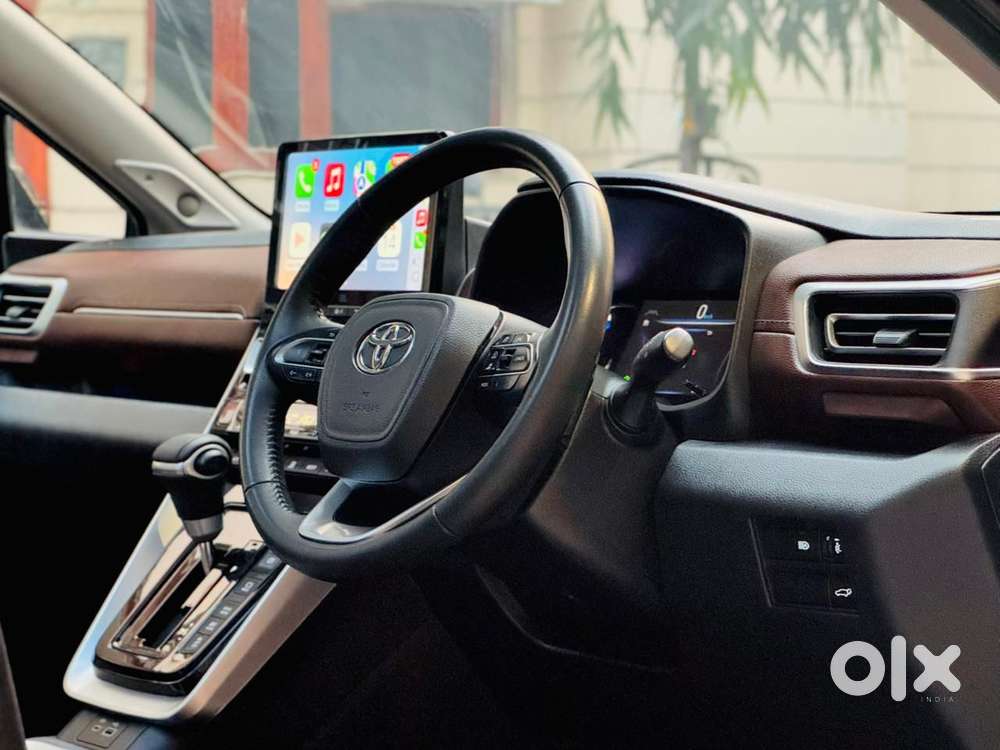 Toyota Innova Hycross 2.0 Zx (o) Hybrid 7 Str, 2024, Cng & Hybrids