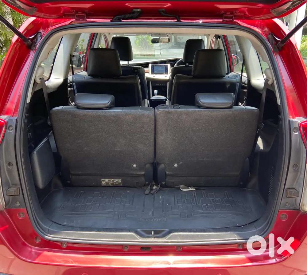 Toyata Crysta Touring Spot Automatic, Single Owner, Company Serviced