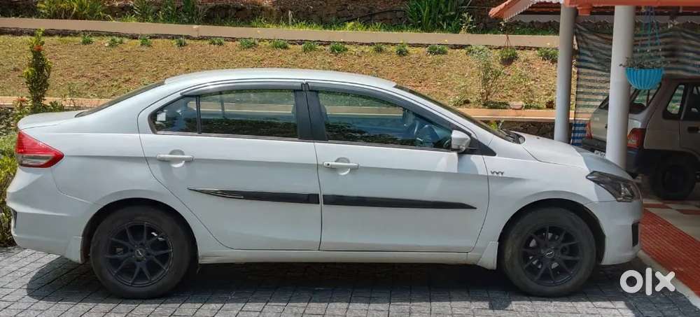 Well Maintained. Company Service.. 70% Tyre Balance. Neat And Clean