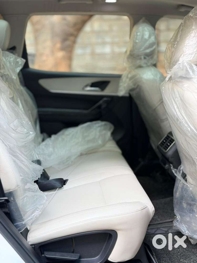 Mahindra Xuv700 2.2 Ax 7 Diesel At Luxury Pack Str, 2023, Diesel