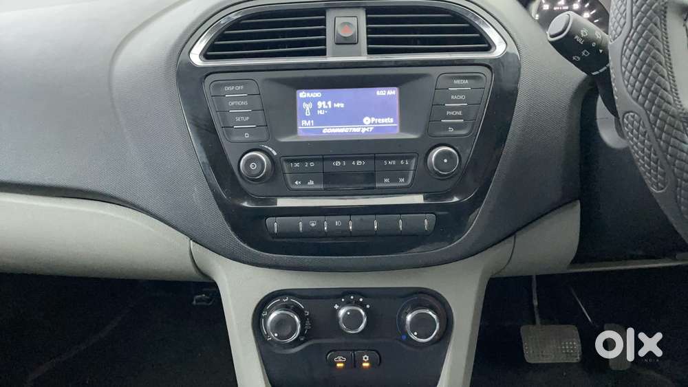 Tata Tiago Xza, 2017, Petrol