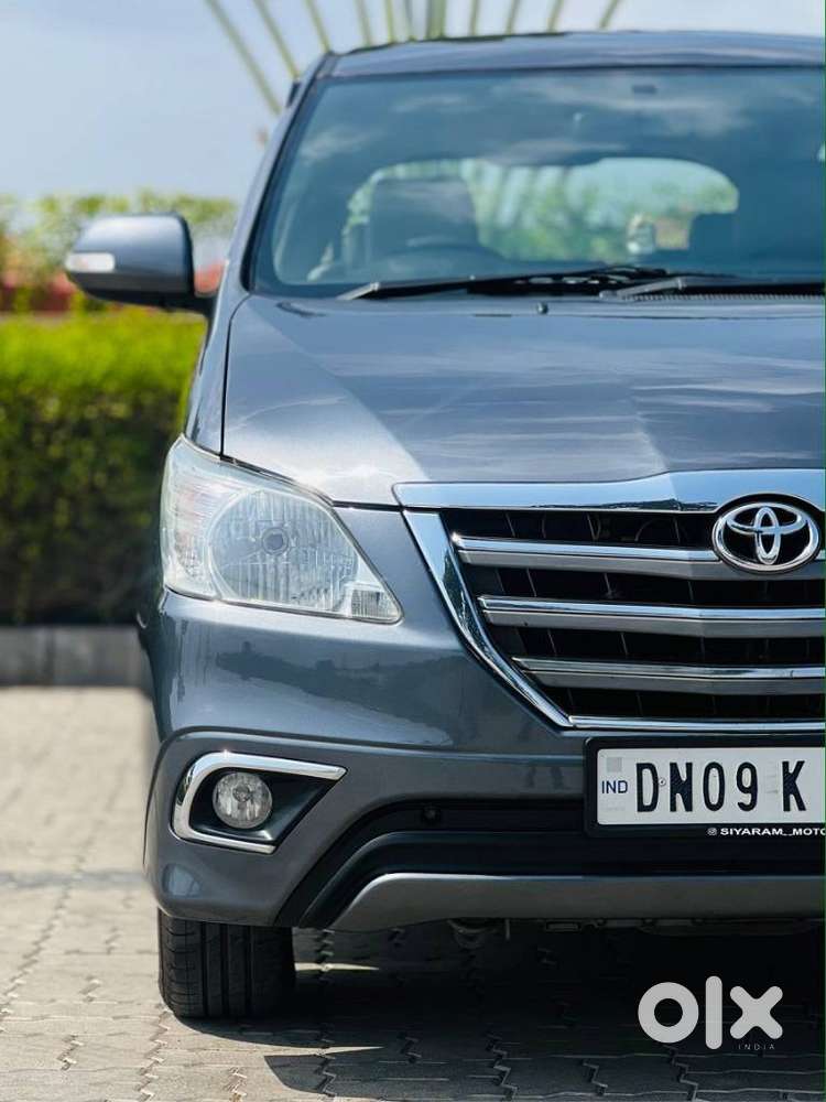 Toyota Innova 2.5 V Diesel 8-seater, 2016, Diesel