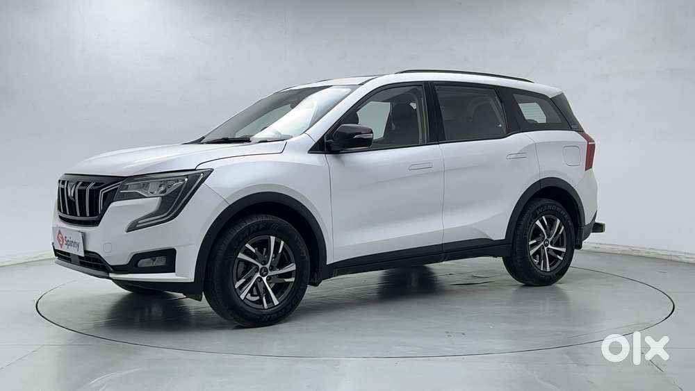 Mahindra Xuv700 2.0 Ax 5 Petrol Mt 7 Str, 2025, Petrol