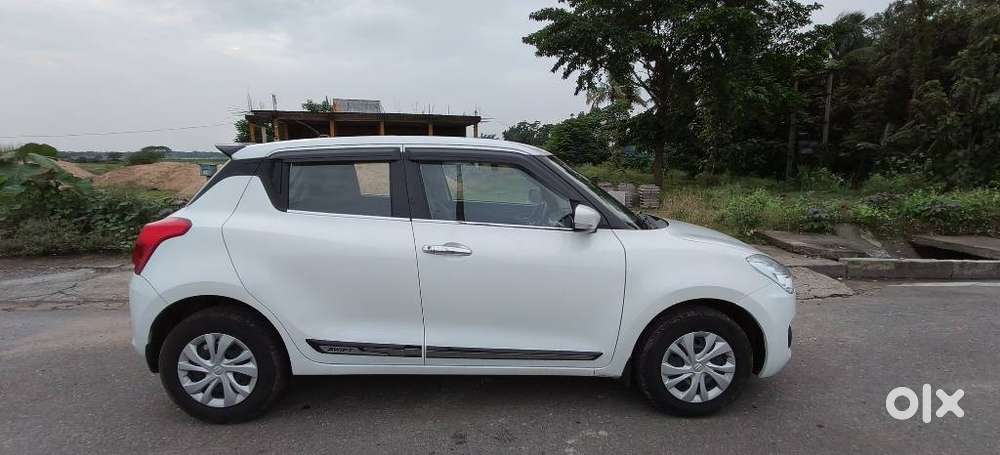 Maruti Suzuki Swift Vxi + Manual, 2022, Petrol