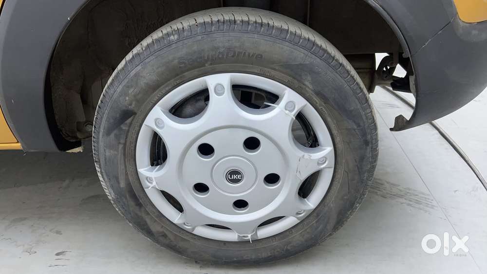 Renault Triber Rxz, 2023, Petrol