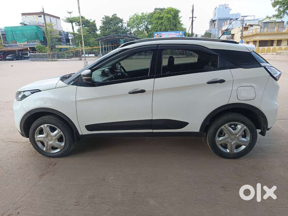 Tata Nexon 1.5 Revotorq Xm (s), 2022, Petrol