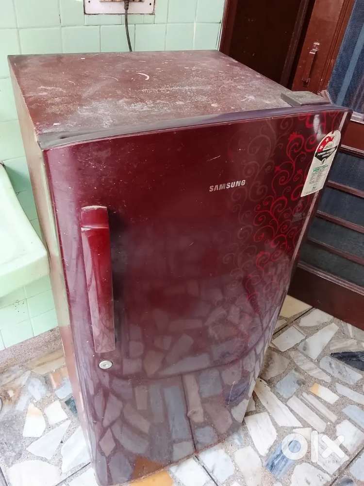 One Samsung fridge 165 litres excellent condition