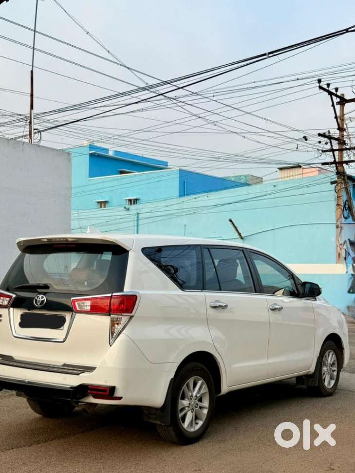 Toyota Innova Crysta 2.4 G Mt, 2023, Diesel