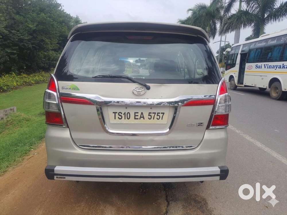 Toyota Innova 2.5 Z (7-seater) Excellent Condition (showroom Track)