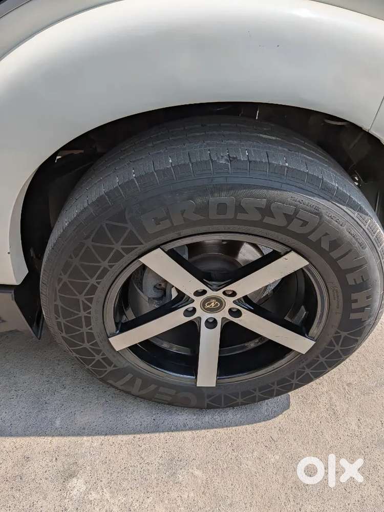 Mahindra Scorpio S10. Hybrid 2017