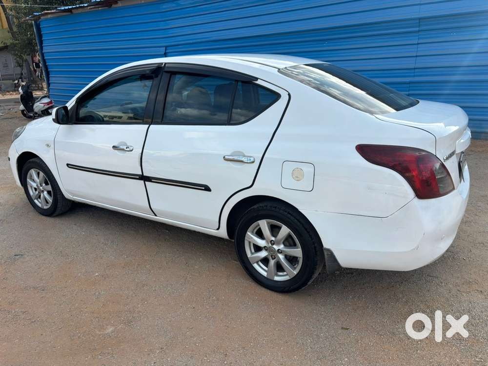 Nissan Sunny Xv Diesel - Top End  Push Button Start  Climate Control