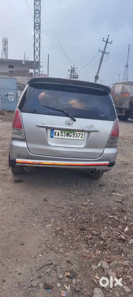Toyota Innova V 8 Sitter