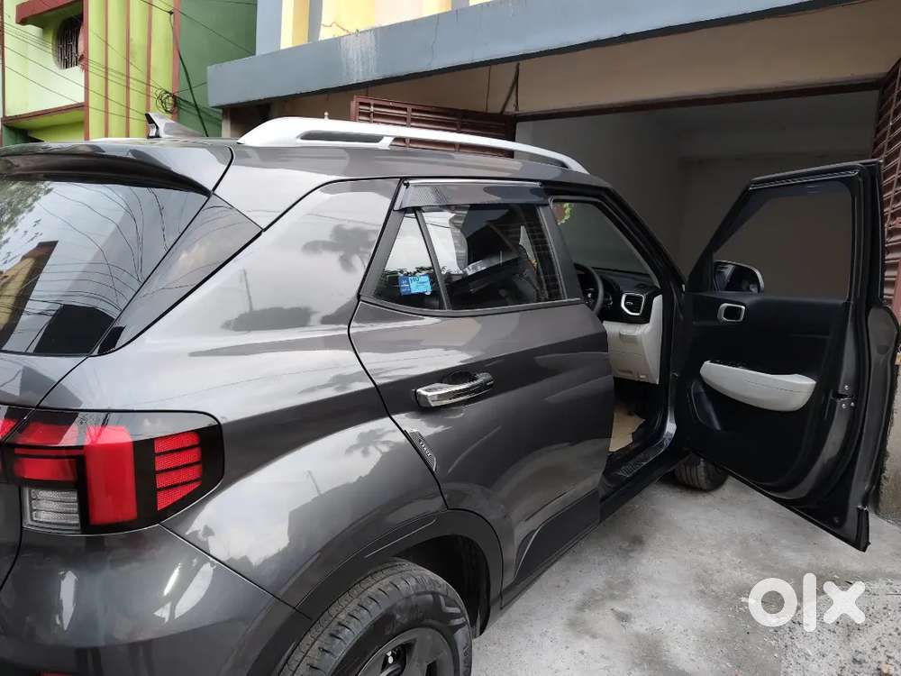 Hyundai Venue 1.2 Kappa Mt S (2023 Model) (only 4800 Km Driven)