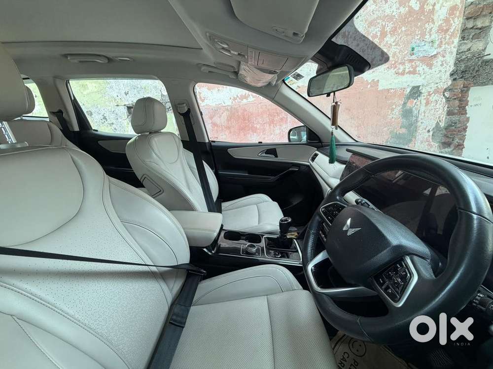 Mahindra Xuv700 Diesel 40000 Km Driven