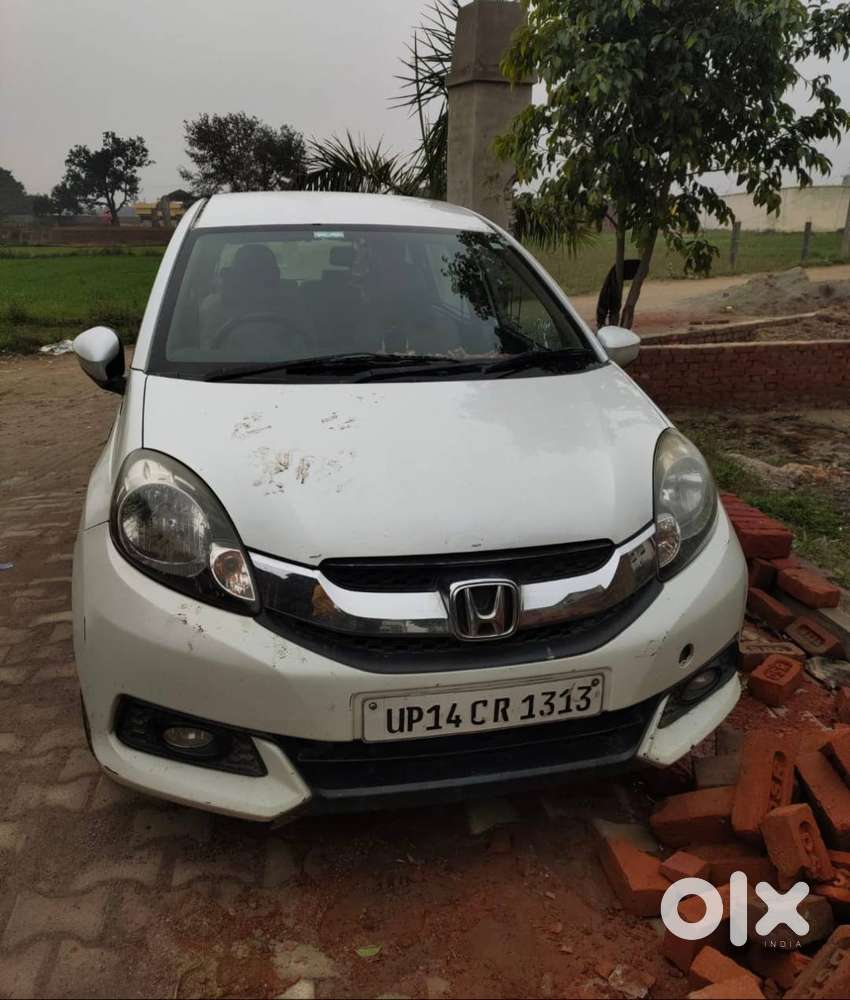 Good Car Average Of Car Is 20 -22 Km Per Litre In 7 Seater Very Good .