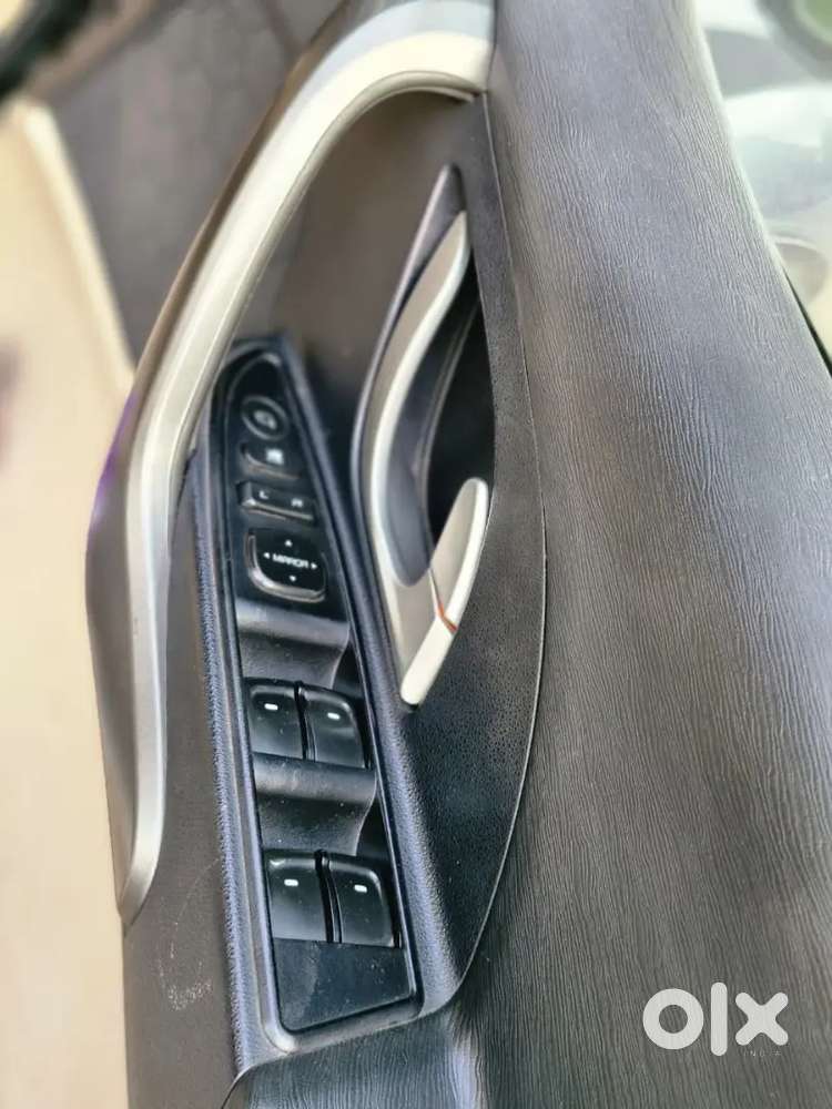 Mahindra Xuv500 W10