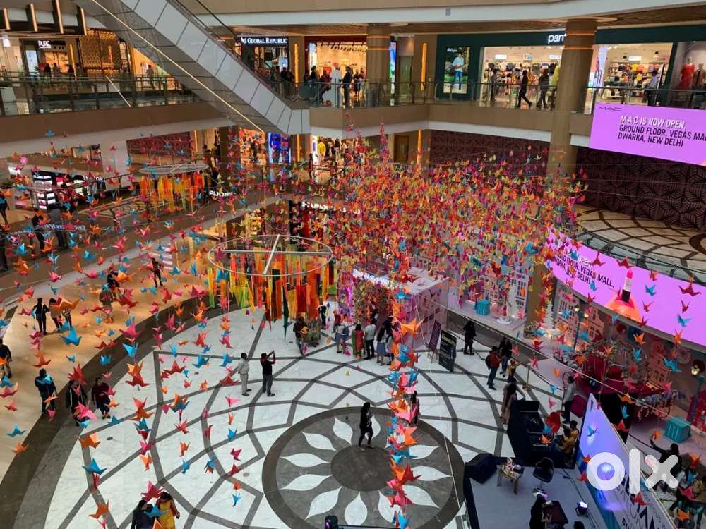 Available Vacancy for Male and Female candidates in Shopping Malls.