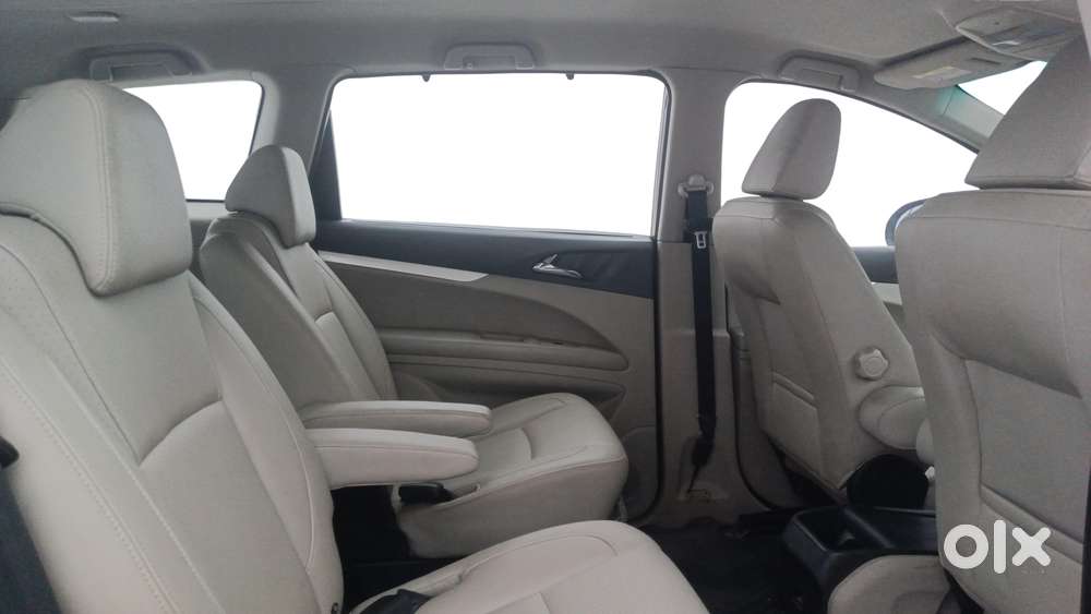 Mahindra Marazzo M8, 2018, Diesel