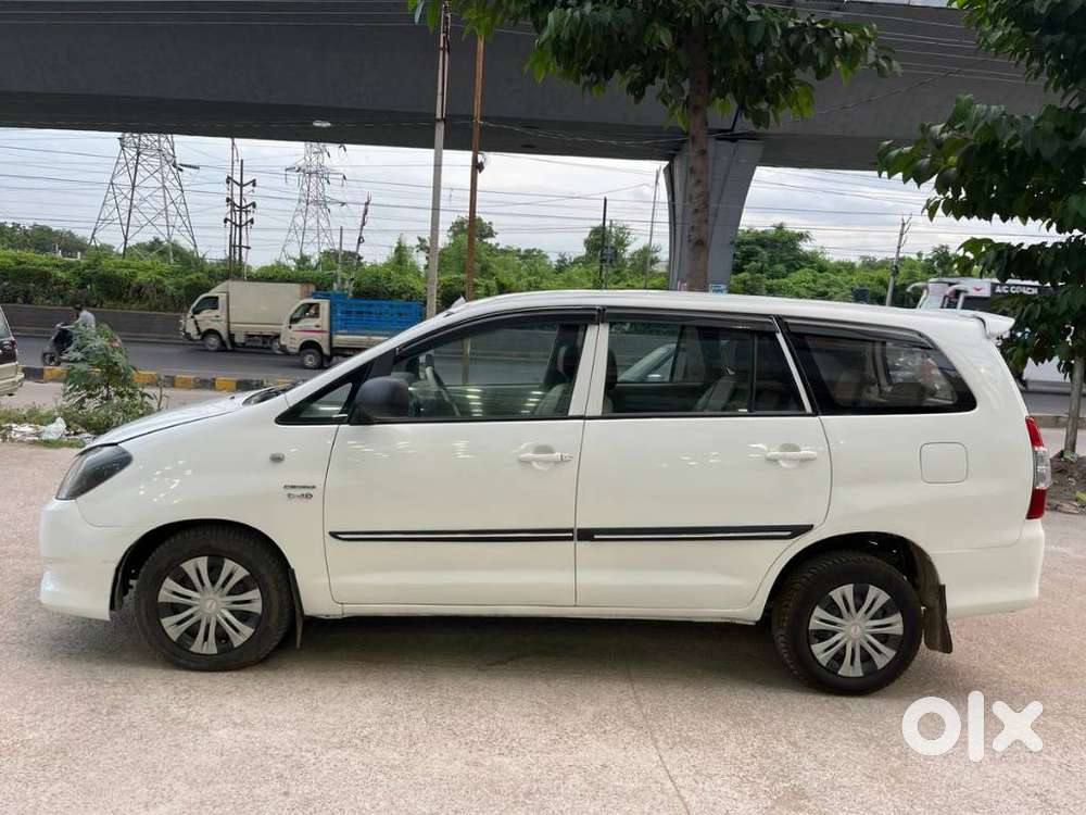 Toyota Innova 2.5 G (diesel) 7 Seater Bs Iv, 2011, Diesel