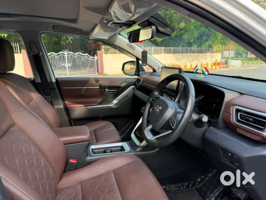 Toyota Innova Hycross 2.0 Zx (o) Hybrid 7 Str, 2025, Petrol