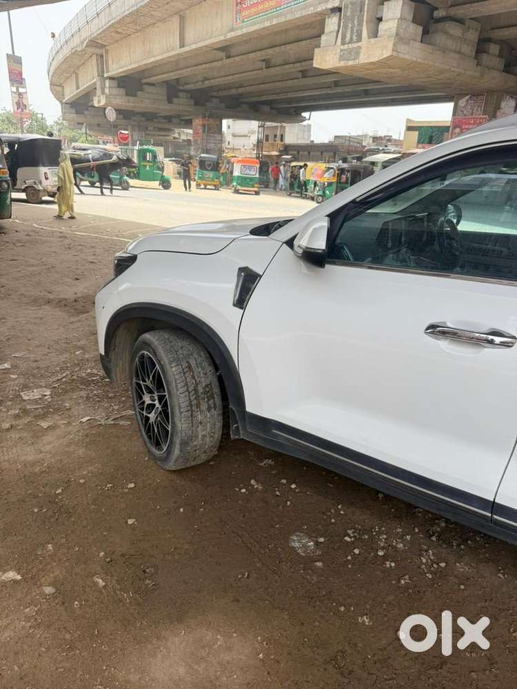 Kia Petrol Car 2025