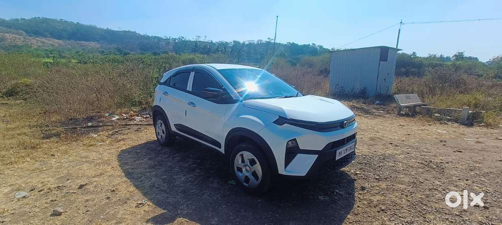Tata Nexon Smart 2025