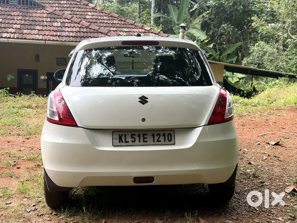 Maruti Suzuki Swift Vxi Petrol 2013