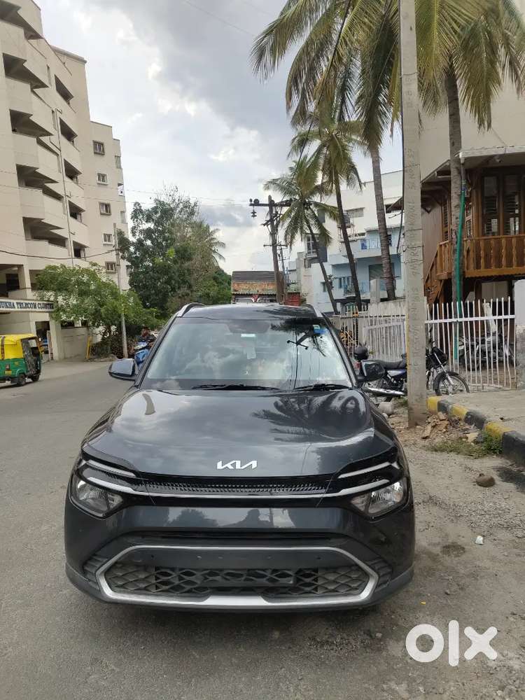 Kia Carens 2023 Petrol Well Maintained