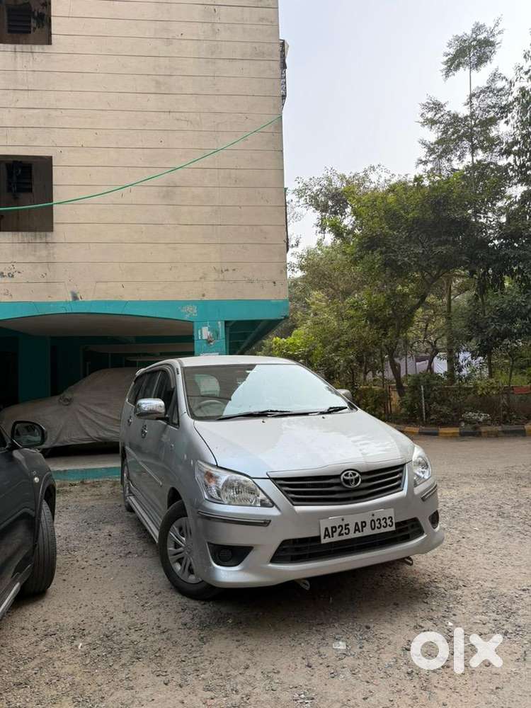 Toyota Innova 2013 Diesel Well Maintained Fully Showroom Track Car