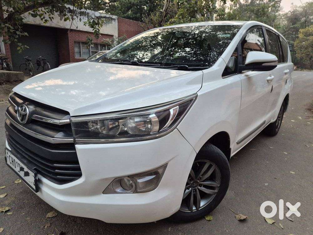 Toyota Innova Crysta 2.4 Gx Mt, 2017