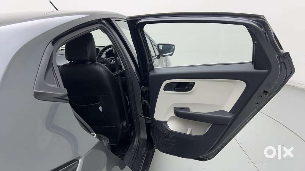 Tata Altroz 1.2 Xm Plus, 2022, Petrol