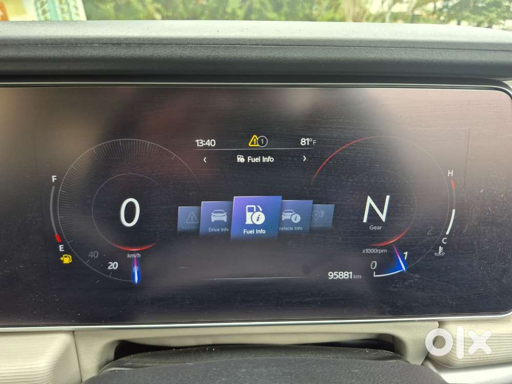 Mahindra Xuv700 Ax 5 Petrol Mt Str (e), 2022, Petrol