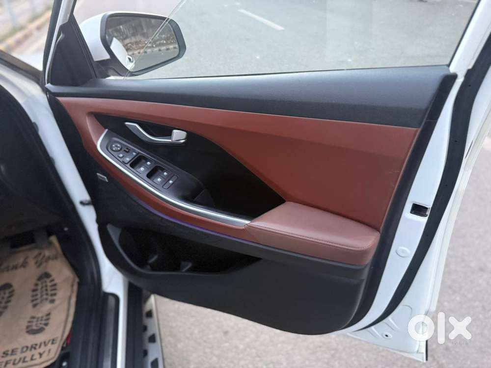 Hyundai Alcazar 2.0 Signature (o) Petrol At 7 Str, 2022, Petrol