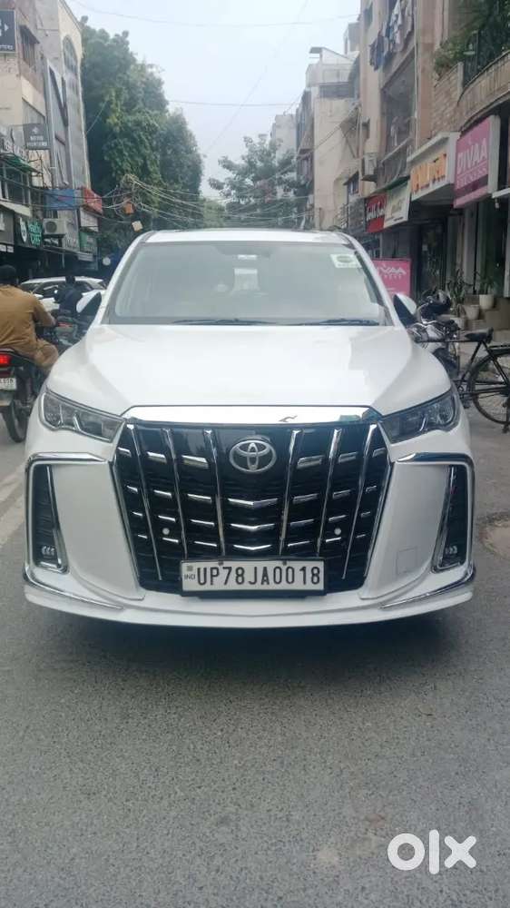 Toyota Innova Hycross 2025