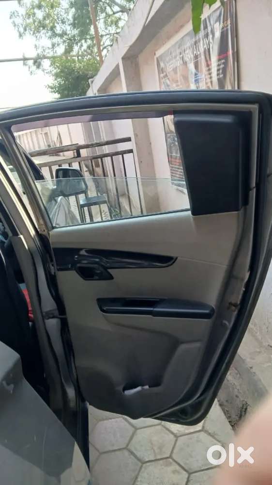 Mahindra Kuv 100 2017