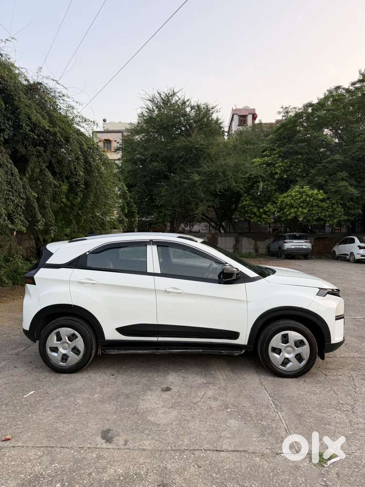 Tata Nexon Smart Plus1.2 Revotron Petrol 5 Mt, 2024, Cng & Hybrids