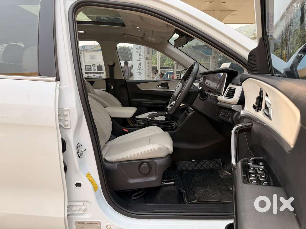 Mahindra Xuv700 2.0 Ax 7 Petrol Mt Str, 2022, Petrol