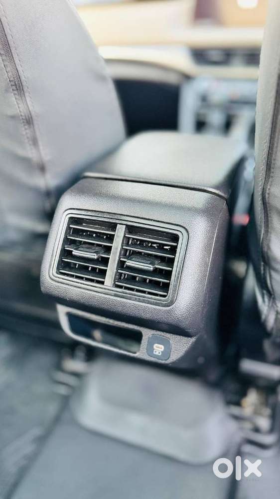 Mahindra Xuv700 2.2 Ax 5 Diesel At 7 Str, 2022, Diesel