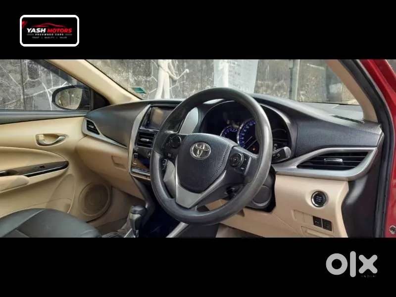 Toyota Yaris V Cvt, 2018, Petrol