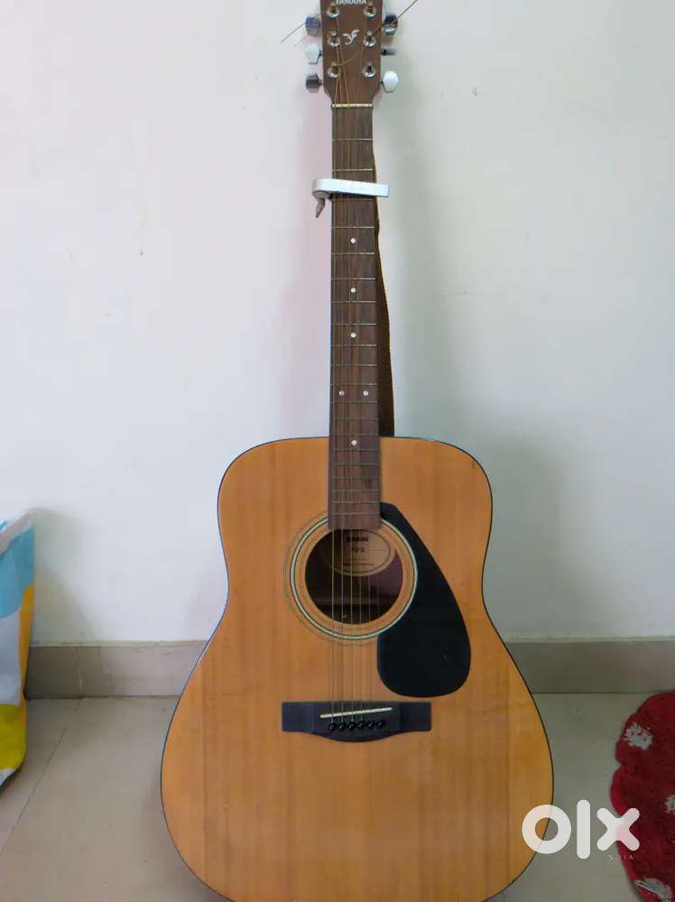 Yamaha F310 Accoustic Guitar with bag
