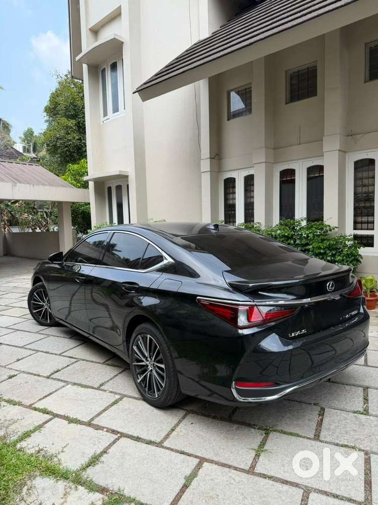 Lexus Es 2023 Petrol 14000 Km Driven